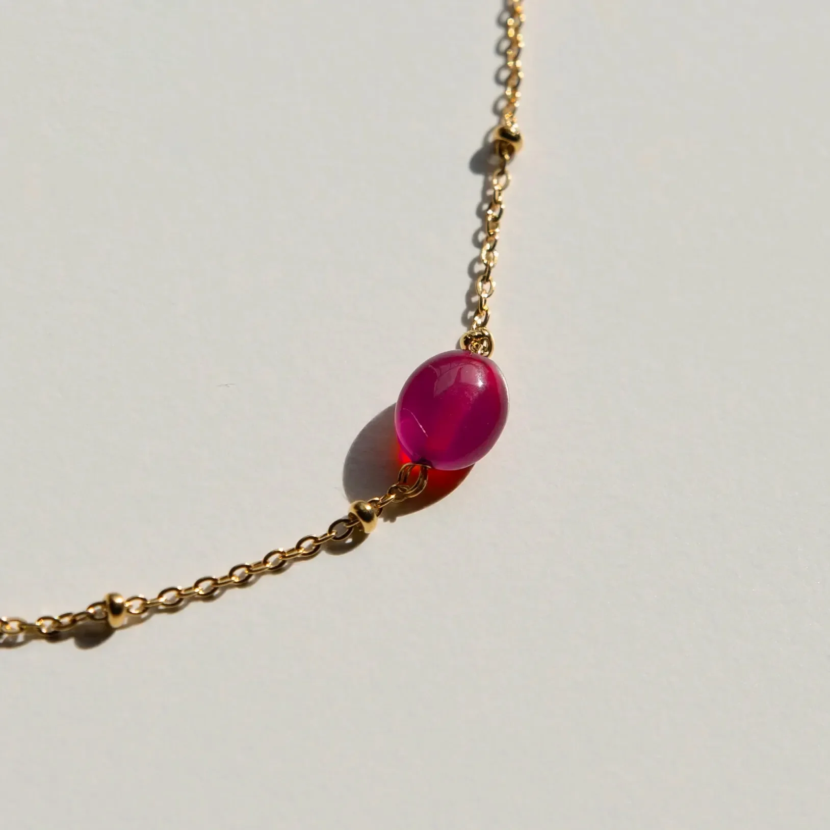 Vinoos Armkette "Dream big" rot Frauegschichte - Vinoos Armkette "Dream big" rot