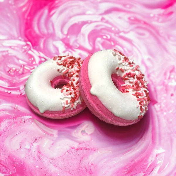 Calla Lily Cosmetics Donut Badebombe - pink Frauegschichte - Calla Lily Cosmetics Donut Badebombe - pink