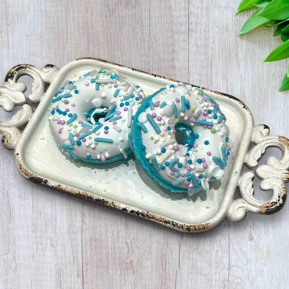 Calla Lily Cosmetics Donut Badebombe - blau Frauegschichte - Calla Lily Cosmetics Donut Badebombe - blau