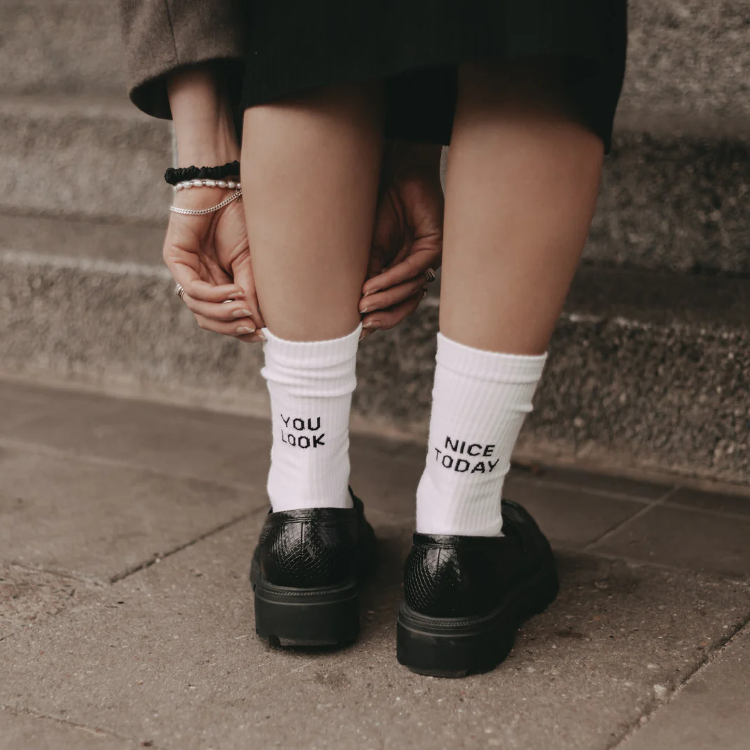 Eulenschnitt Socken "you look nice today" Grösse M Frauegschichte - Eulenschnitt Socken "you look nice today" Grösse M