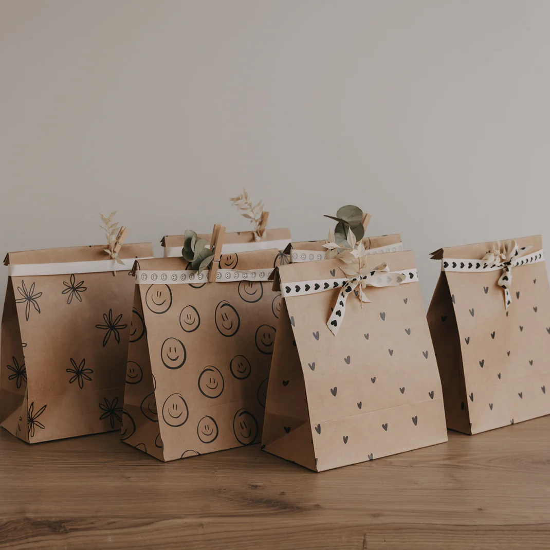 Eulenschnitt Papiertüten kraft-schwarz Grösse M Frauegschichte - Eulenschnitt Papiertüten kraft-schwarz Grösse M