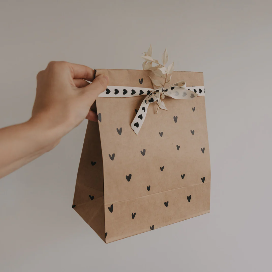 Eulenschnitt Papiertüten kraft-schwarz Grösse M Frauegschichte - Eulenschnitt Papiertüten kraft-schwarz Grösse M