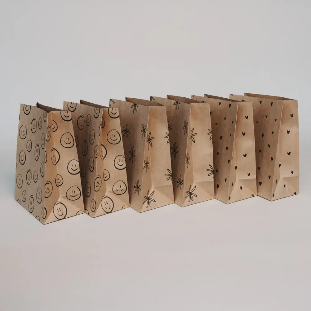 Frauegschichte - Eulenschnitt Papiertüten kraft-schwarz Grösse M