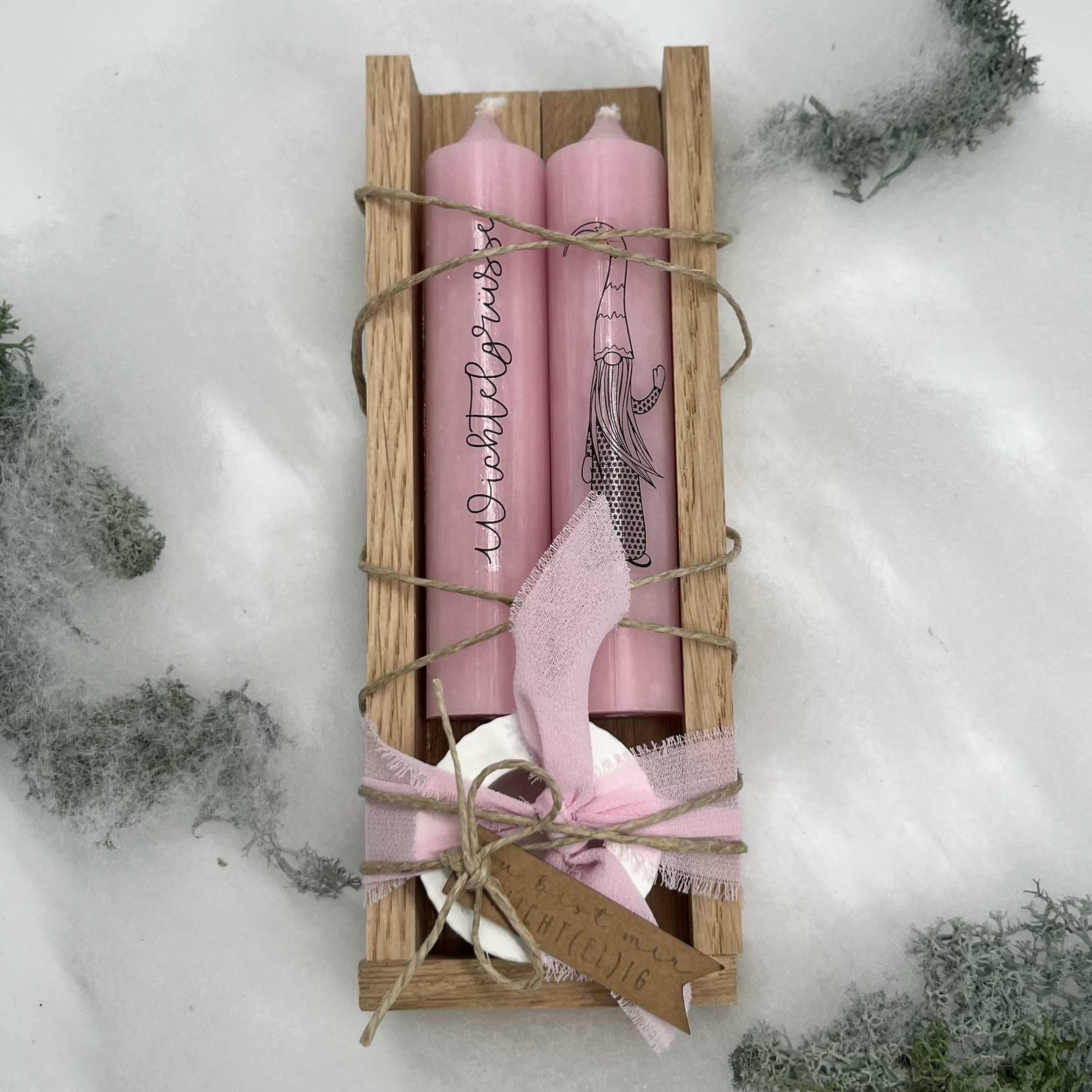 isaMi Weihnachts-Kerzenset "Wichtelgrüsse" - rosa Frauegschichte - isaMi Weihnachts-Kerzenset "Wichtelgrüsse" - rosa