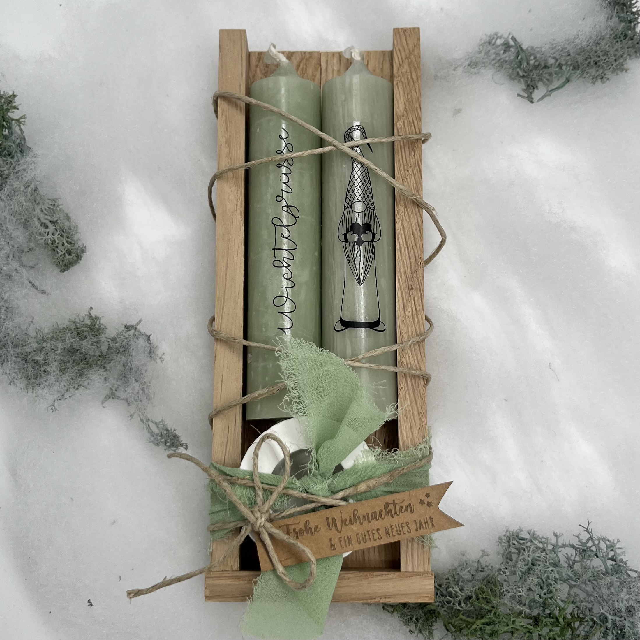 isaMi Weihnachts-Kerzenset "Wichtelgrüsse" - salbei Frauegschichte - isaMi Weihnachts-Kerzenset "Wichtelgrüsse" - salbei