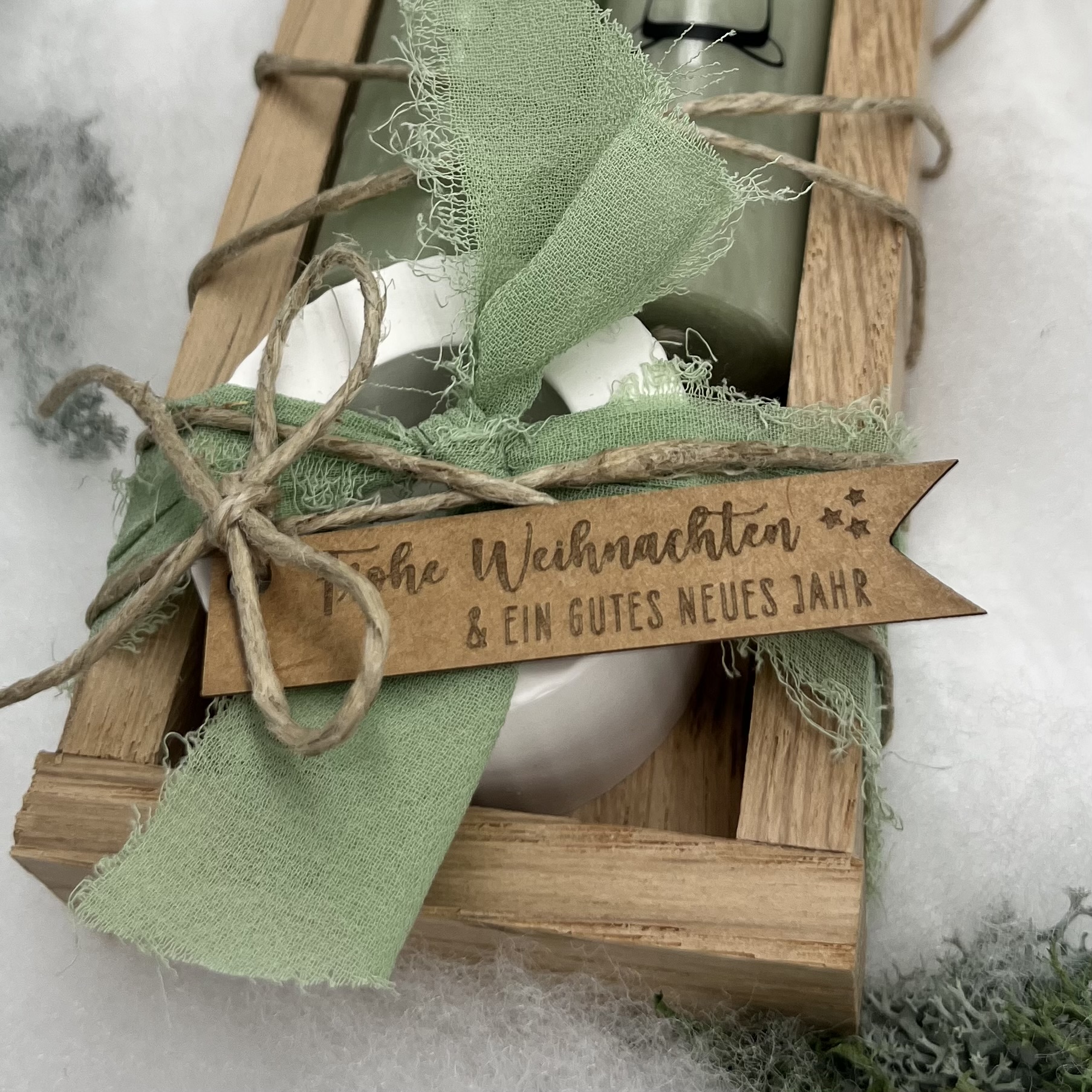 isaMi Weihnachts-Kerzenset "Wichtelgrüsse" - salbei Frauegschichte - isaMi Weihnachts-Kerzenset "Wichtelgrüsse" - salbei