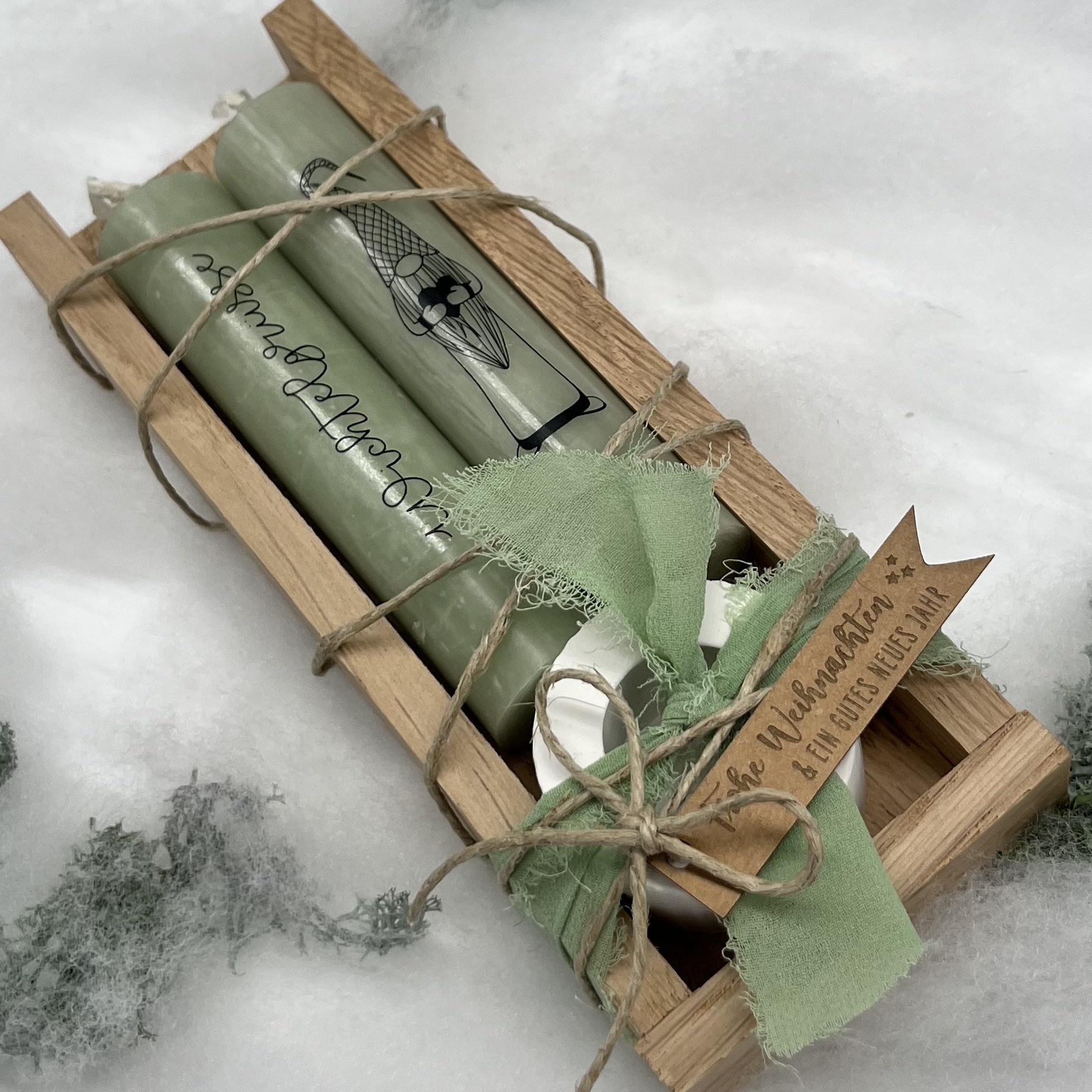 isaMi Weihnachts-Kerzenset "Wichtelgrüsse" - salbei Frauegschichte - isaMi Weihnachts-Kerzenset "Wichtelgrüsse" - salbei