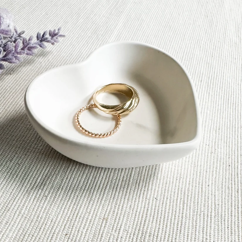 Frauegschichte - Lynn & Liana Designs Mini-Herzschale: Limestone