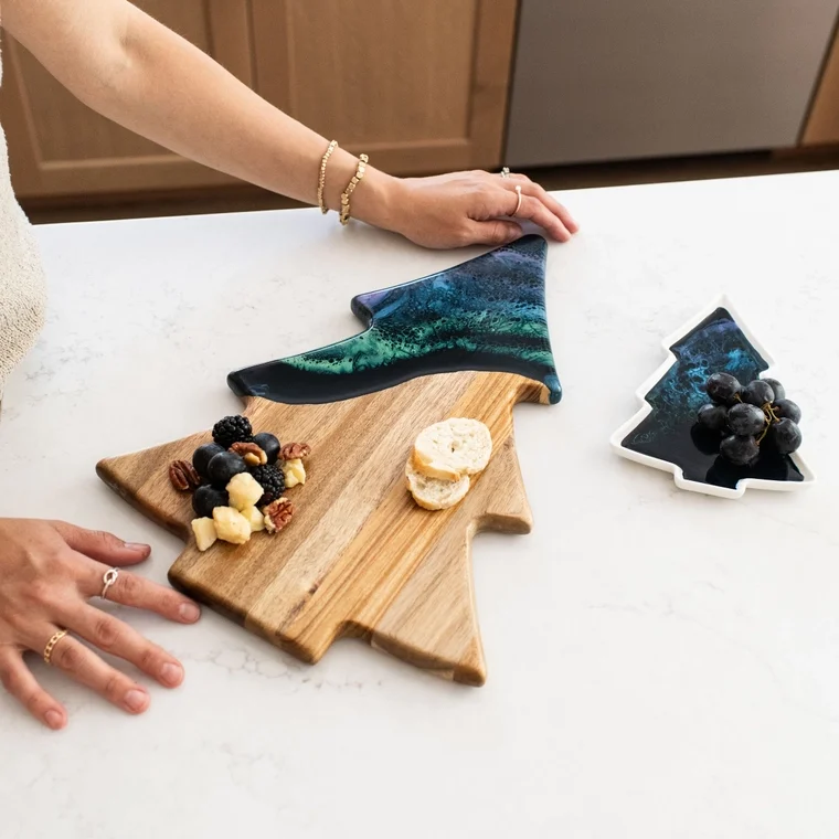 Lynn & Liana Designs Charcuterie-Brett Weihnachtsbaum: Nordlichter Frauegschichte - Lynn & Liana Designs Charcuterie-Brett Weihnachtsbaum: Nordlichter