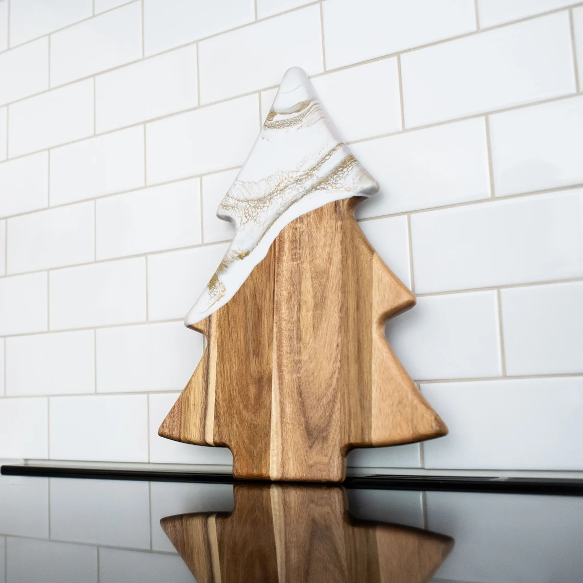 Lynn & Liana Designs Charcuterie-Brett Weihnachtsbaum: weiss-gold Frauegschichte - Lynn & Liana Designs Charcuterie-Brett Weihnachtsbaum: weiss-gold