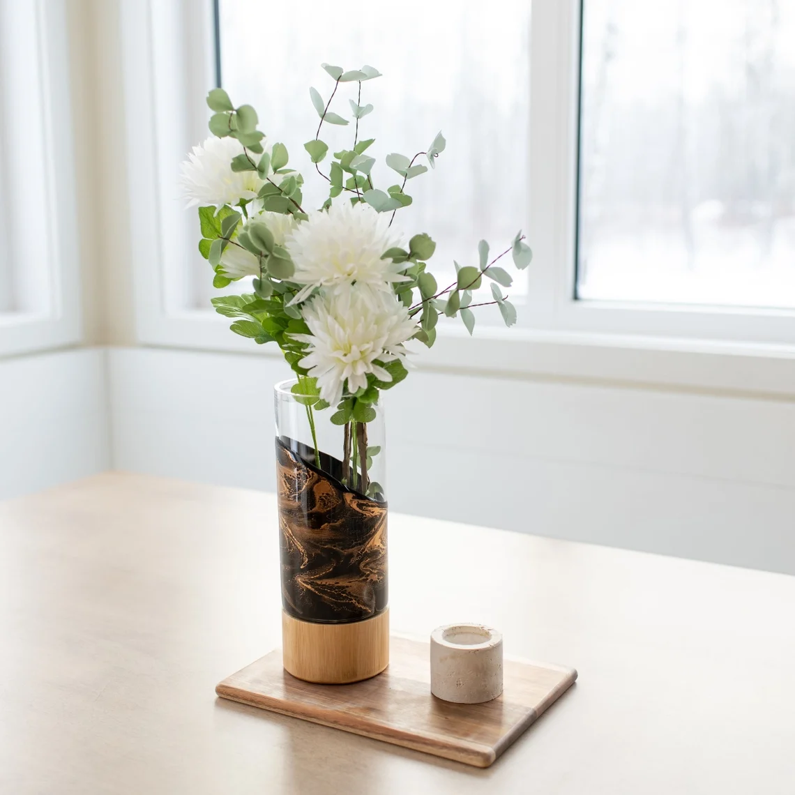 Lynn & Liana Designs Resin-Vase: Schwarzer Bernstein Frauegschichte - Lynn & Liana Designs Resin-Vase: Schwarzer Bernstein