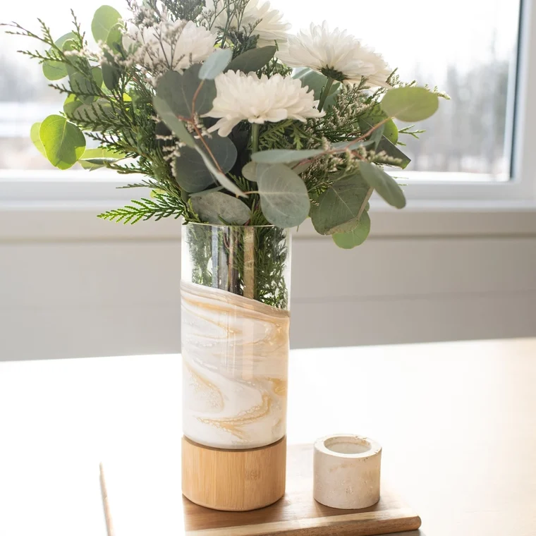 Frauegschichte - Lynn & Liana Designs Resin-Vase: Goldener Quartz