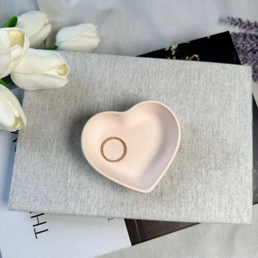 Frauegschichte - Lynn & Liana Designs Mini-Herzschale: Peach