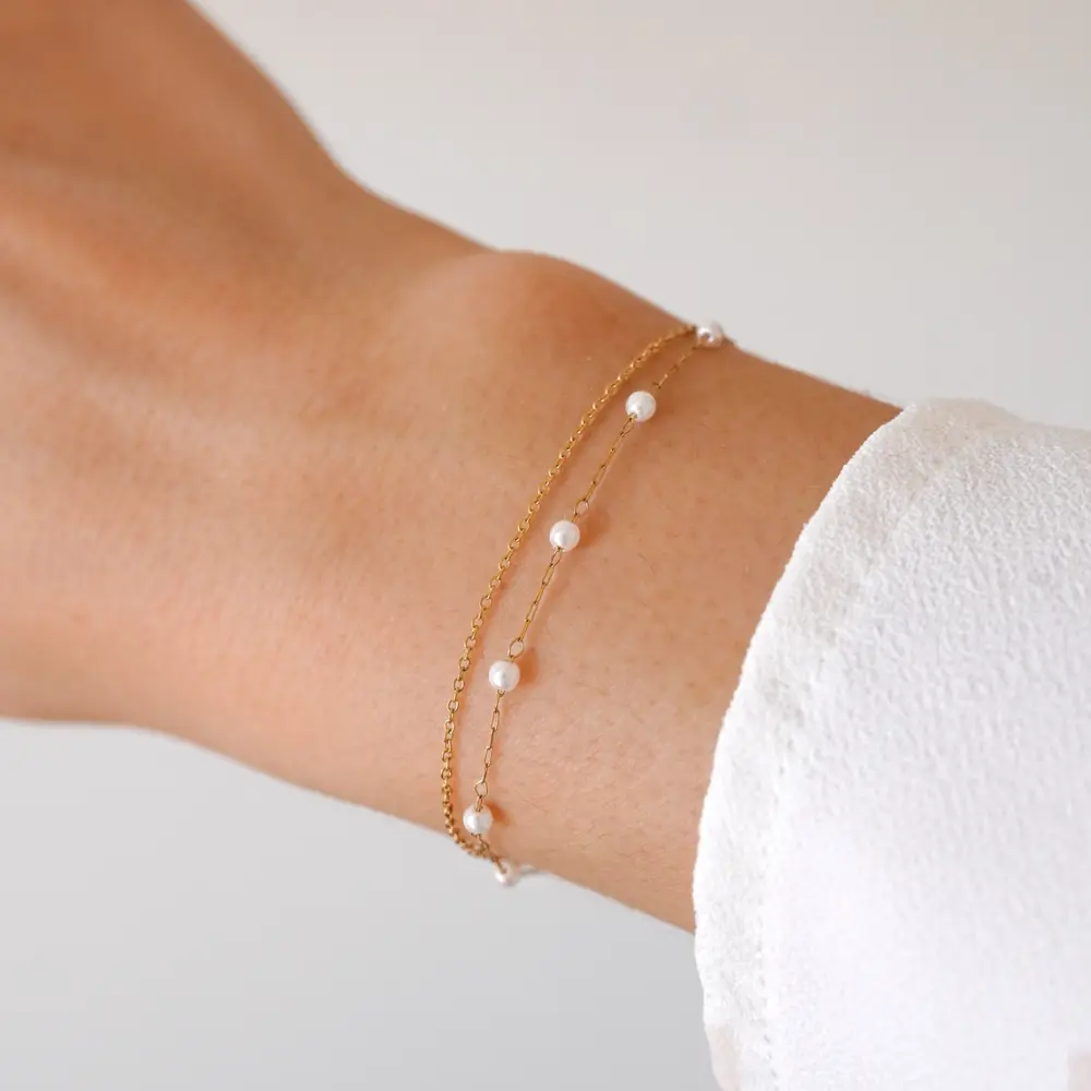 Meora Paris Doppelarmband mit weissen Perlen Frauegschichte - Meora Paris Doppelarmband mit weissen Perlen