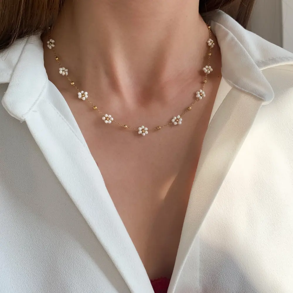 Frauegschichte - Meora Paris Halskette Blumen aus Naturstein