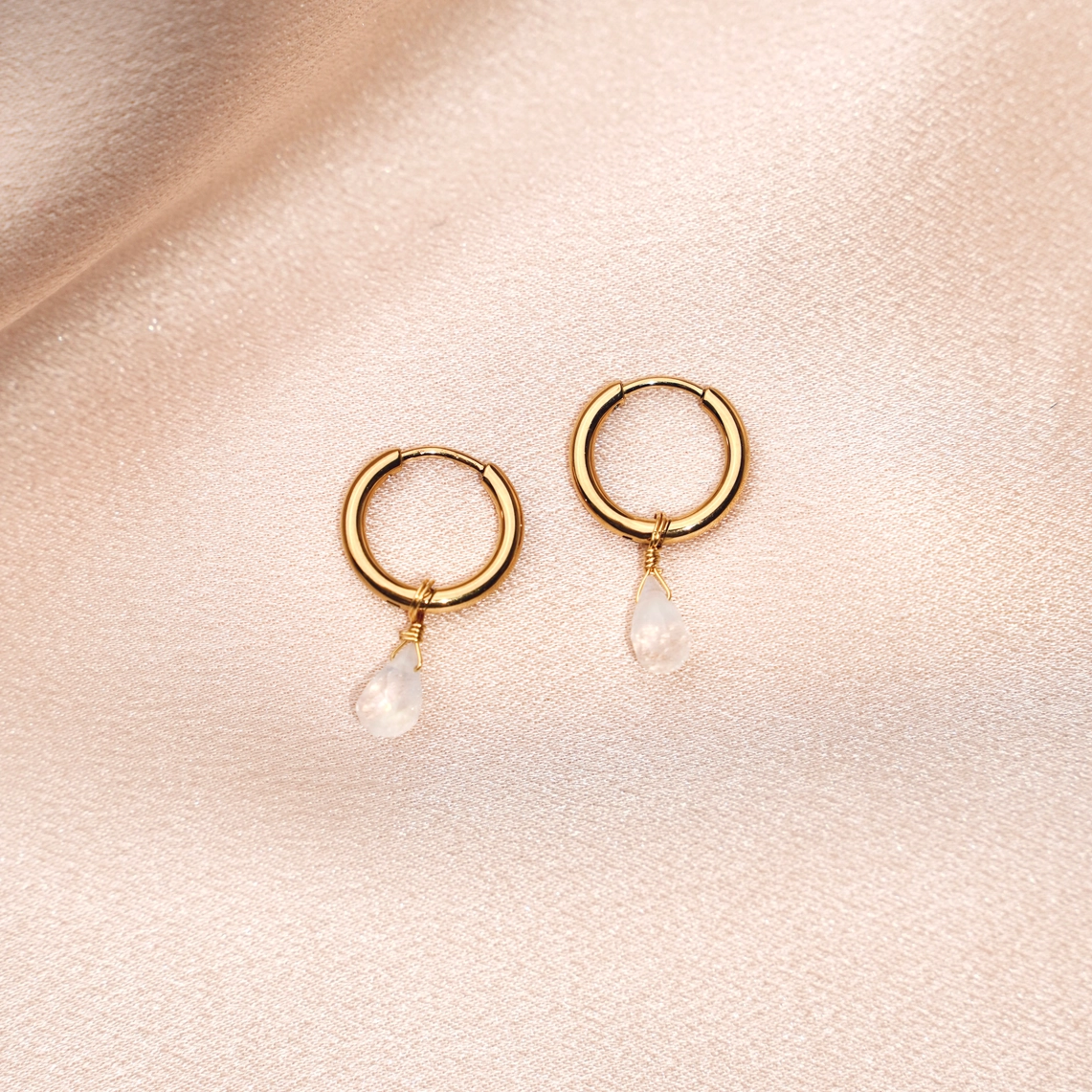 Meora Paris Ohrringe tropfenförmiger Kristall Frauegschichte - Meora Paris Ohrringe tropfenförmiger Kristall