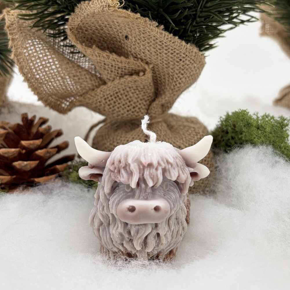 Ritual Spirit ltd. Kerze Highland Cow: beige schneebedeckt Frauegschichte - Ritual Spirit ltd. Kerze Highland Cow: beige schneebedeckt