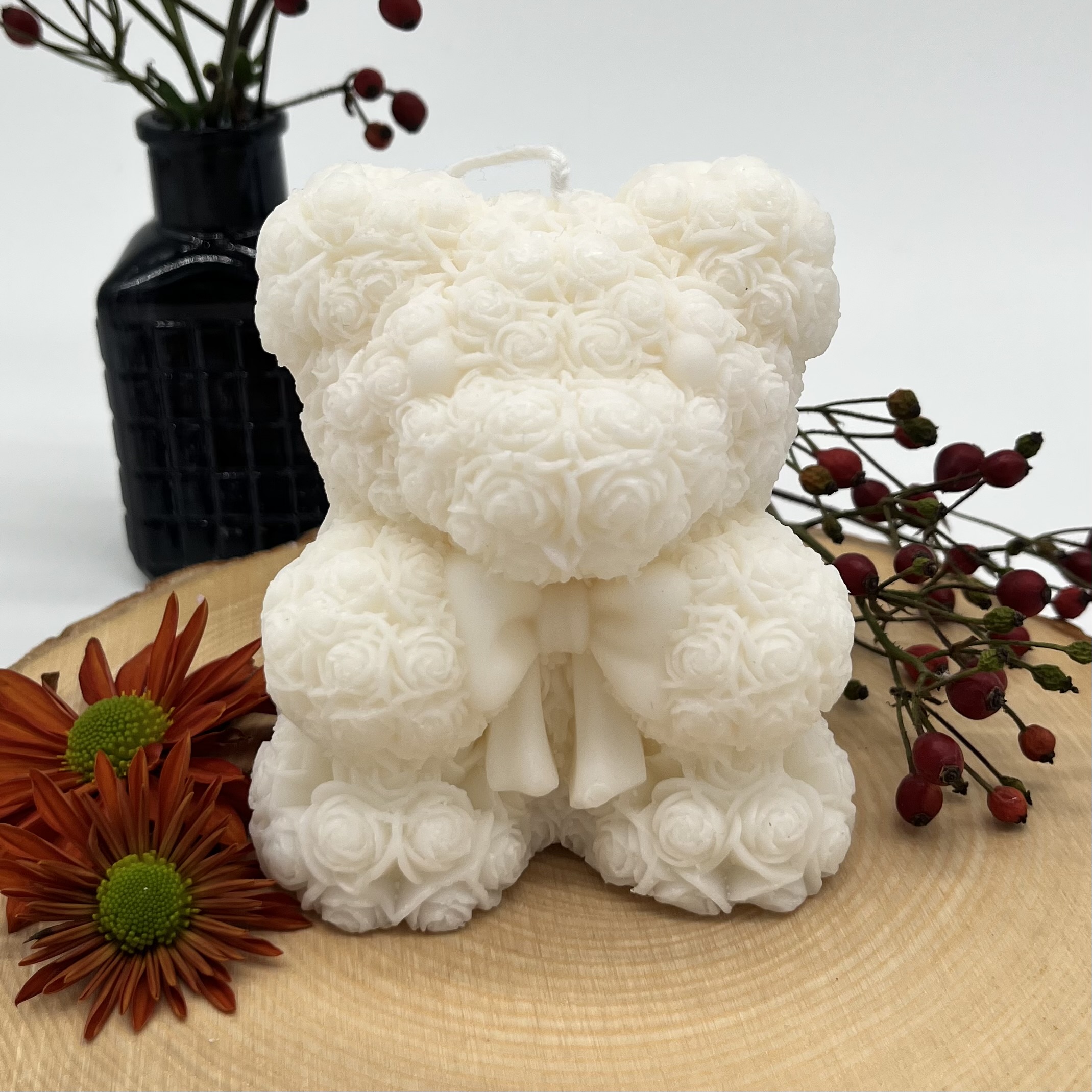 Ritual Spirit ltd. Kerze Rosen-Teddybär gross mit Schleife natur Frauegschichte - Ritual Spirit ltd. Kerze Rosen-Teddybär gross mit Schleife natur