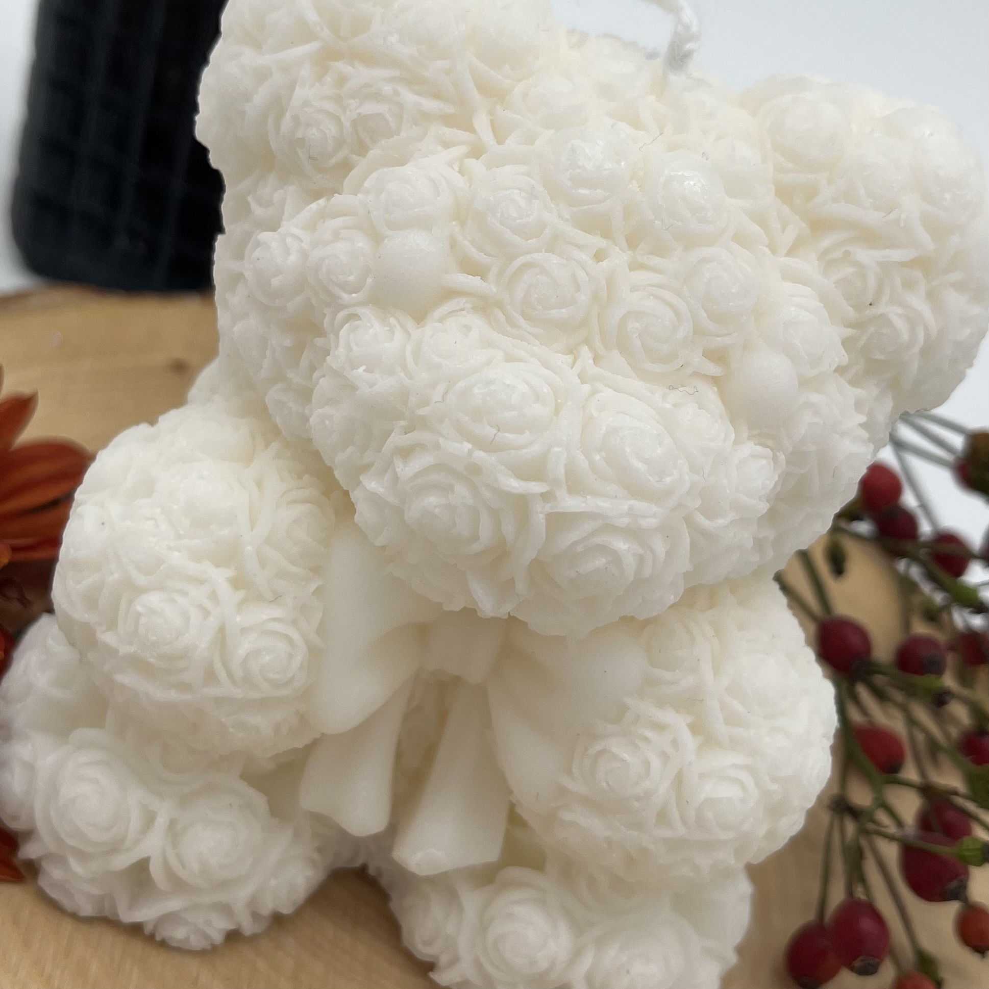 Ritual Spirit ltd. Kerze Rosen-Teddybär gross mit Schleife natur Frauegschichte - Ritual Spirit ltd. Kerze Rosen-Teddybär gross mit Schleife natur