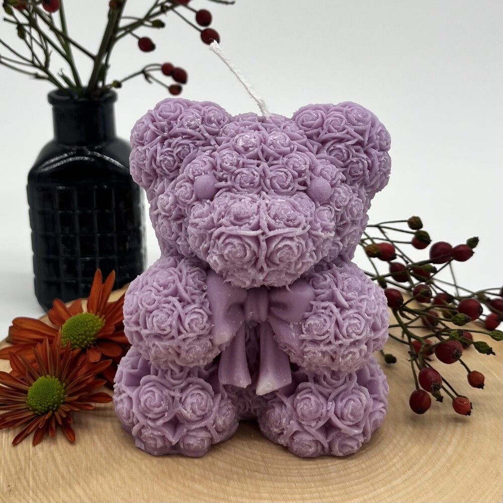 Ritual Spirit ltd. Kerze Rosen-Teddybär gross mit Schleife lila Frauegschichte - Ritual Spirit ltd. Kerze Rosen-Teddybär gross mit Schleife lila