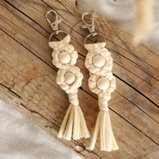 The Frenchie Knot Schlüsselanhänger Boho Blumen - beige Frauegschichte - The Frenchie Knot Schlüsselanhänger Boho Blumen - beige