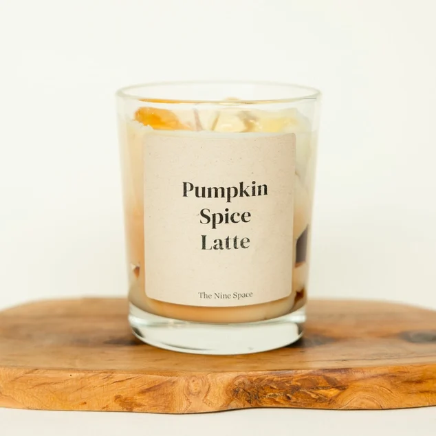 The Nine Space Iced Pumpkin Spice Latte Kerze Frauegschichte - The Nine Space Iced Pumpkin Spice Latte Kerze