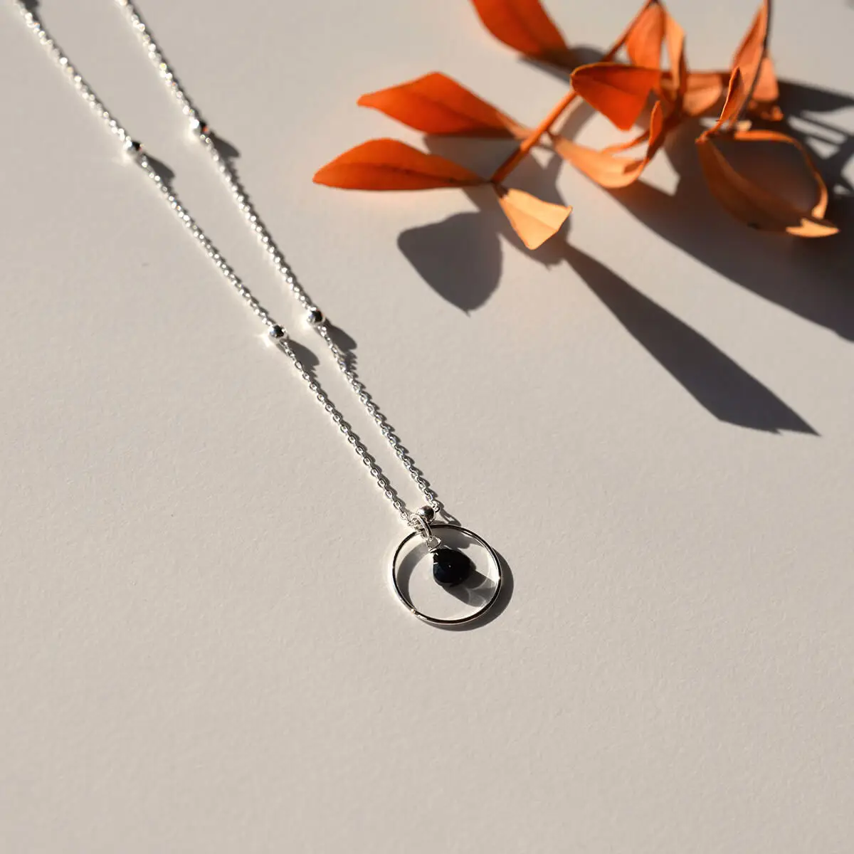 Vinoos Halskette silbrig "Big Hug" schwarz Frauegschichte - Vinoos Halskette silbrig "Big Hug" schwarz