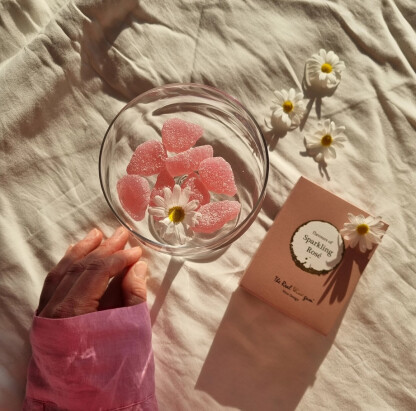 Frauegschichte - Vinoos Sparkling Rosé Weingummi Mini Box