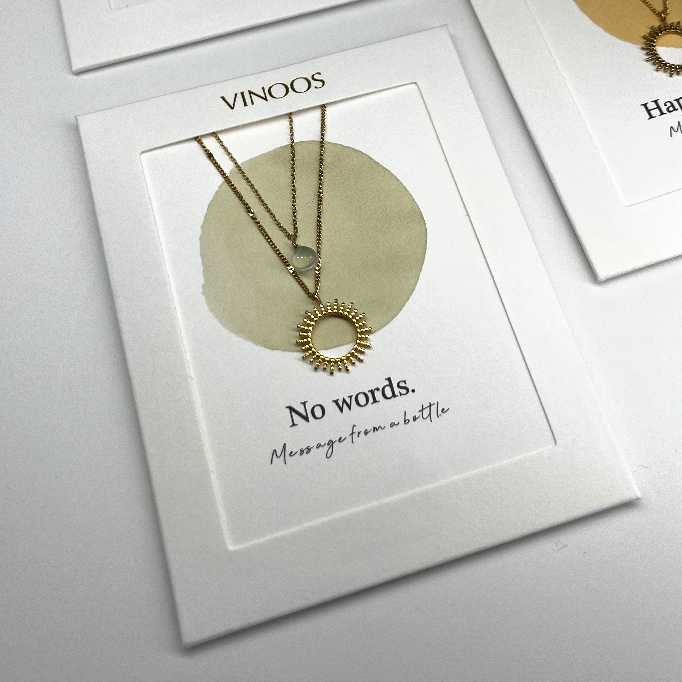 Vinoos Halskette "No Words" grün Frauegschichte - Vinoos Halskette "No Words" grün